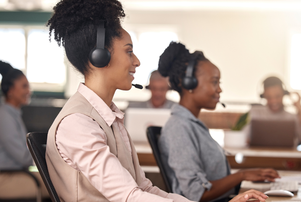 télésecrétaire qui sourit