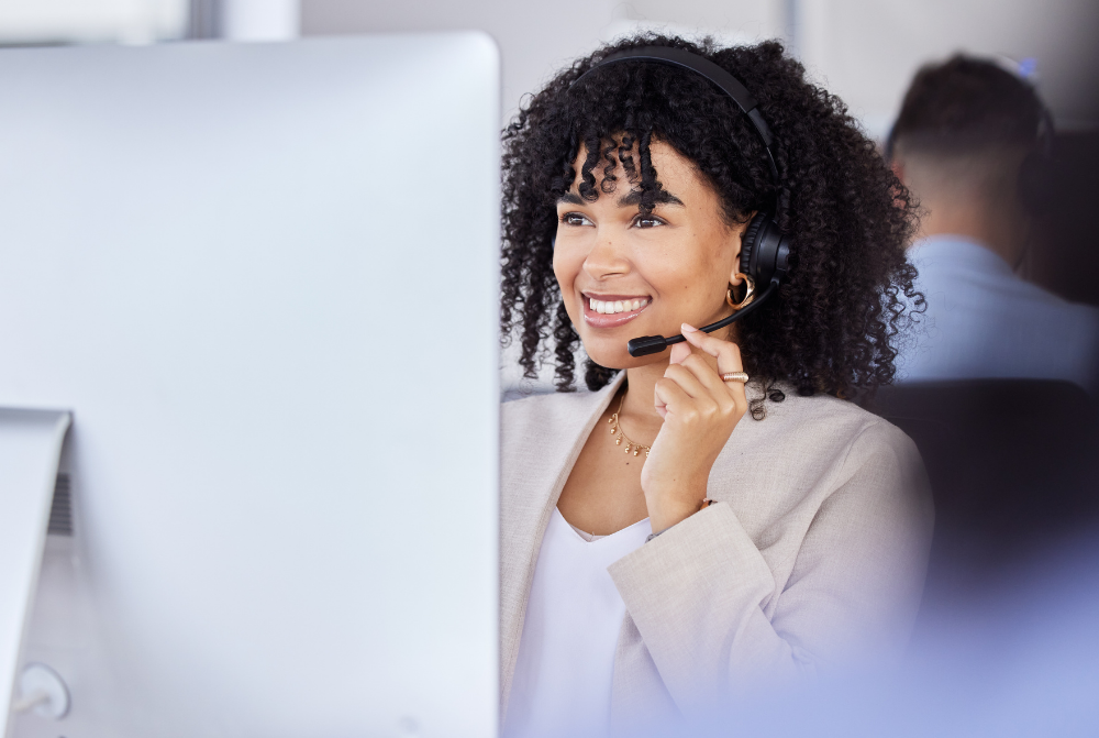 télésecrétaire qui sourit